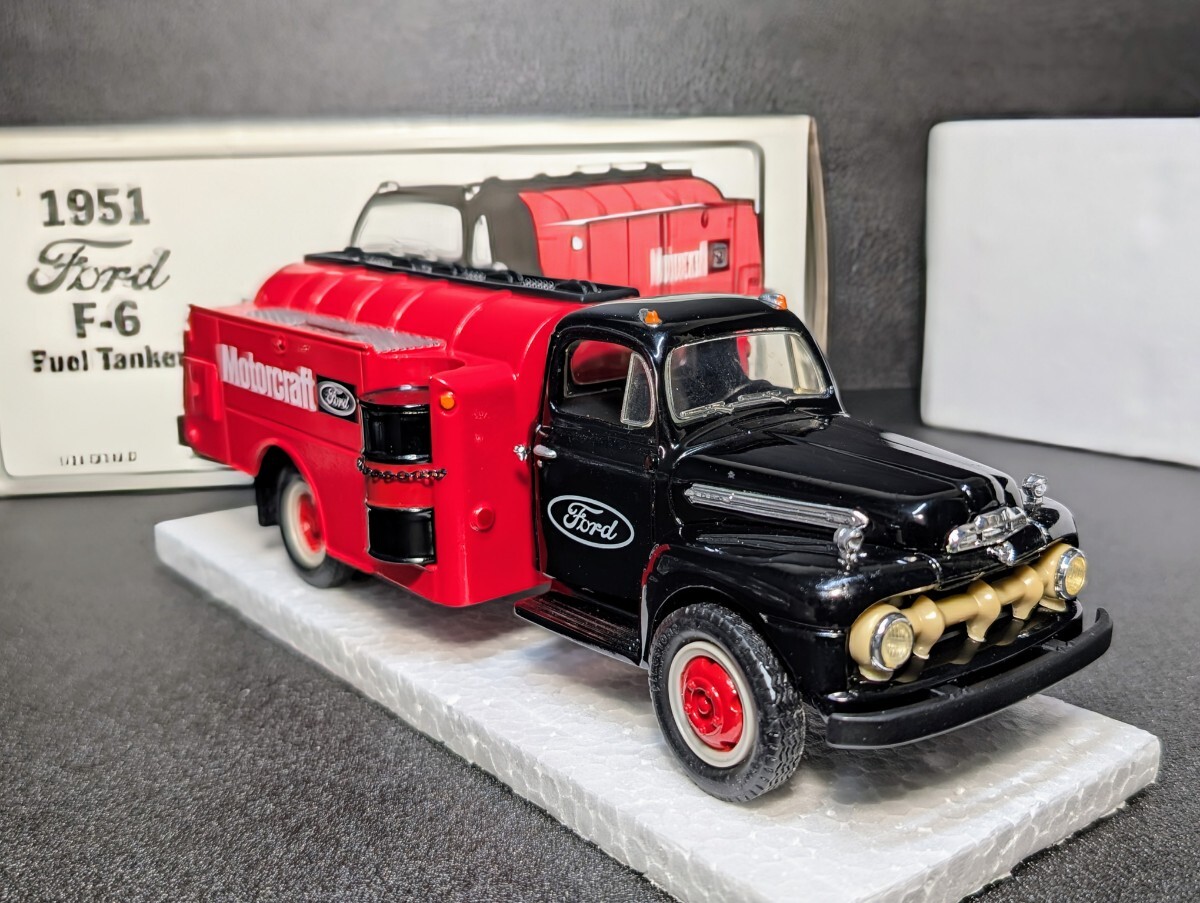 FIRST GEAR 1/34 1951 Ford F-6 Fuel Tanker 燃料タンカー オイルバレル付き 貯金箱_画像5