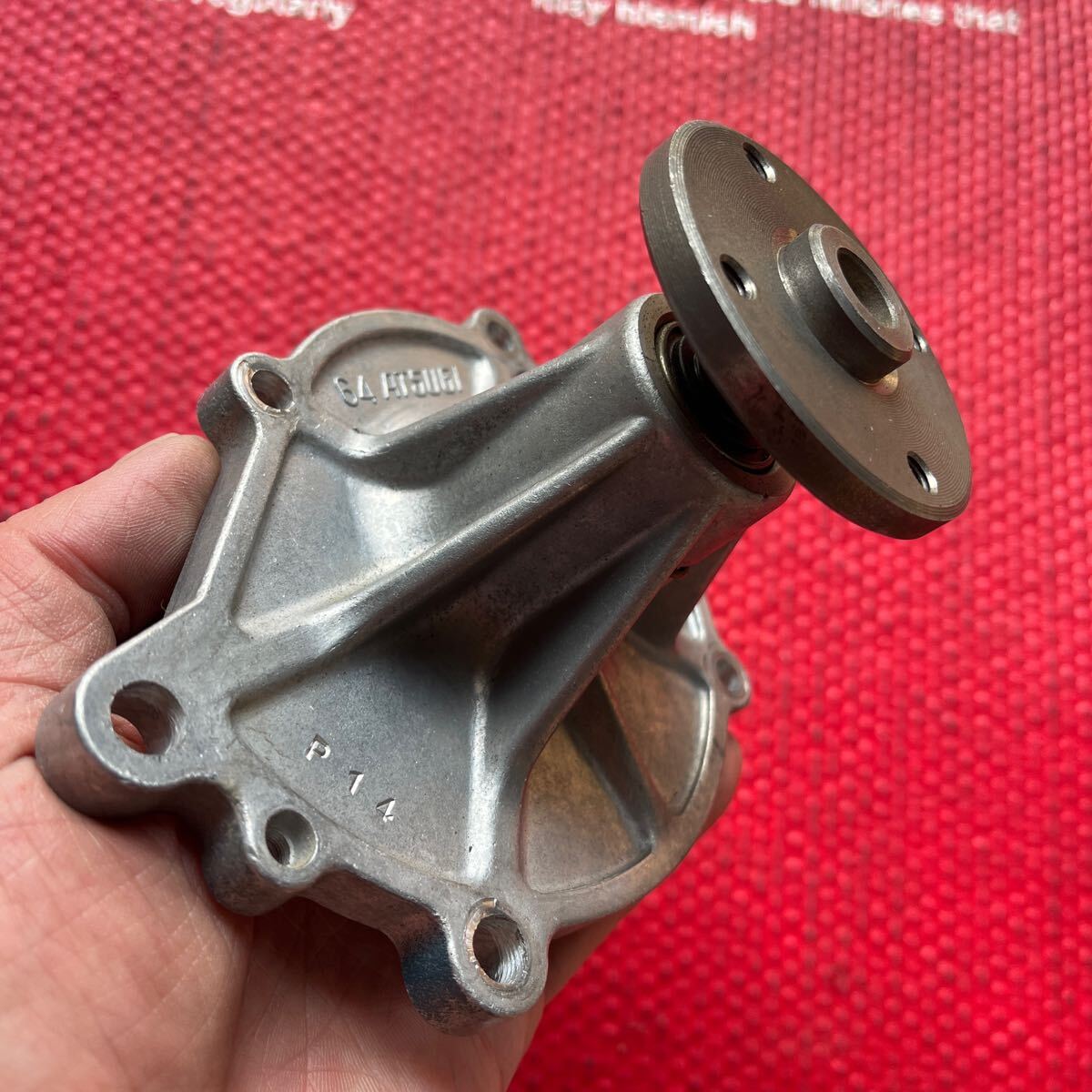 日産純正部品 L型エンジン用 ウォーターポンプ 中古美品 日産純正部品 L型エンジン用 ウォーターポンプ 中古美品