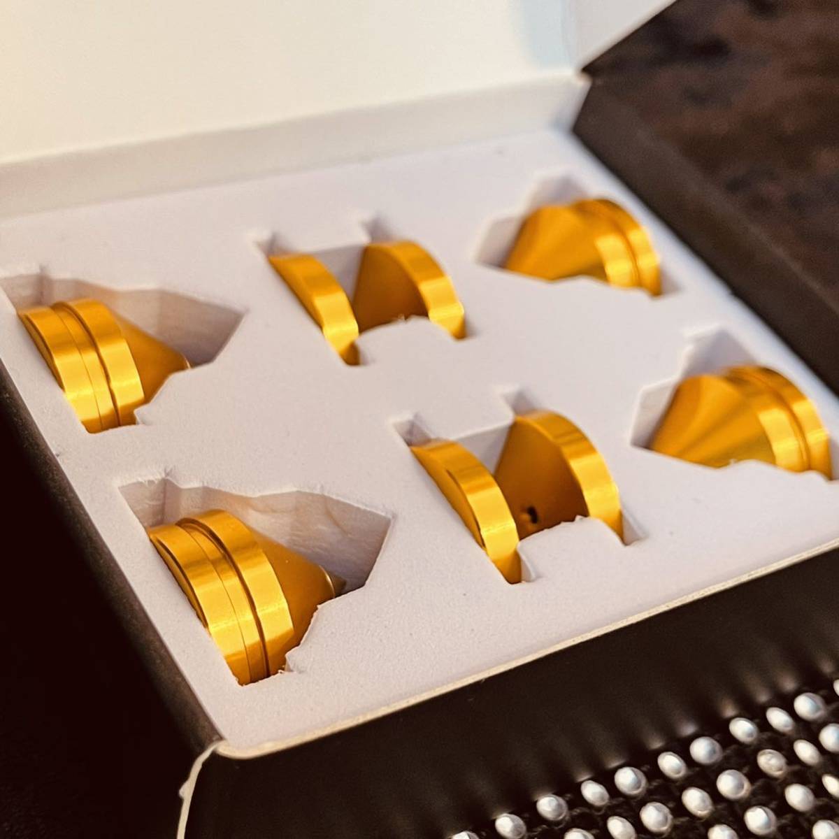 17萬 超高純度銅 かなりの美音 特殊鋼インシュレーター 解像度が凄い 611 4年超の試行錯誤 金屬比率を絶妙にあわせる事で最高の音質(zhì)を?qū)g現(xiàn)