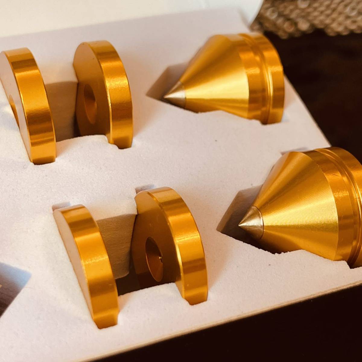 17萬 超高純度銅 かなりの美音 特殊鋼インシュレーター 解像度が凄い 611 4年超の試行錯誤 金屬比率を絶妙にあわせる事で最高の音質(zhì)を?qū)g現(xiàn)