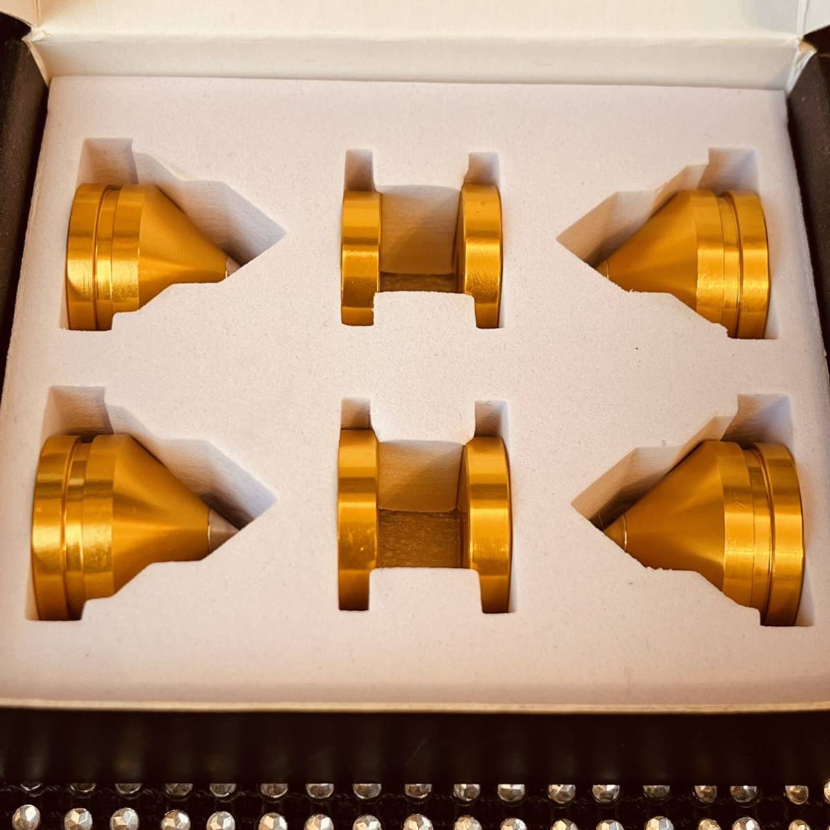 17萬 超高純度銅 かなりの美音 特殊鋼インシュレーター 解像度が凄い 611 4年超の試行錯誤 金屬比率を絶妙にあわせる事で最高の音質(zhì)を?qū)g現(xiàn)