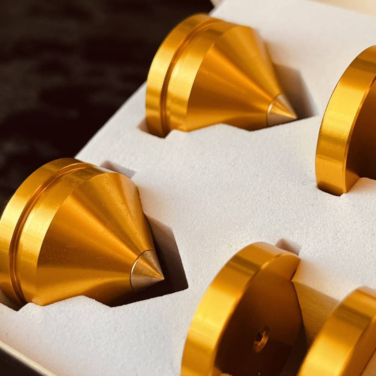 17萬 超高純度銅 かなりの美音 特殊鋼インシュレーター 解像度が凄い 611 4年超の試行錯誤 金屬比率を絶妙にあわせる事で最高の音質(zhì)を?qū)g現(xiàn)