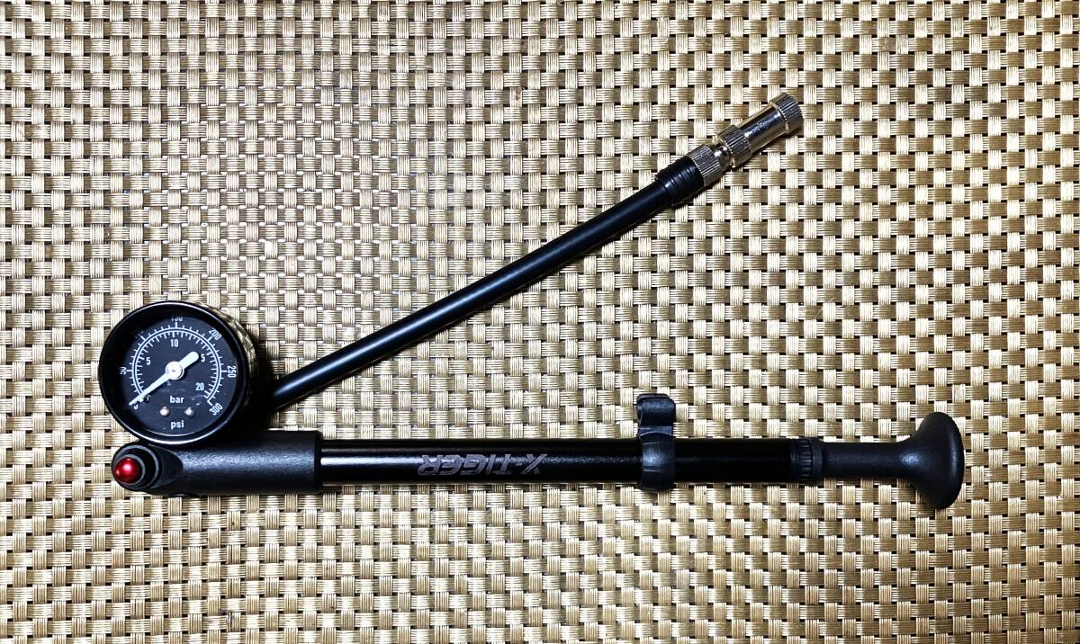 エアーサスペンション/タイヤ用　高圧対応（～300psi）小型インフレーター　仏式・米式バルブ両用　新品