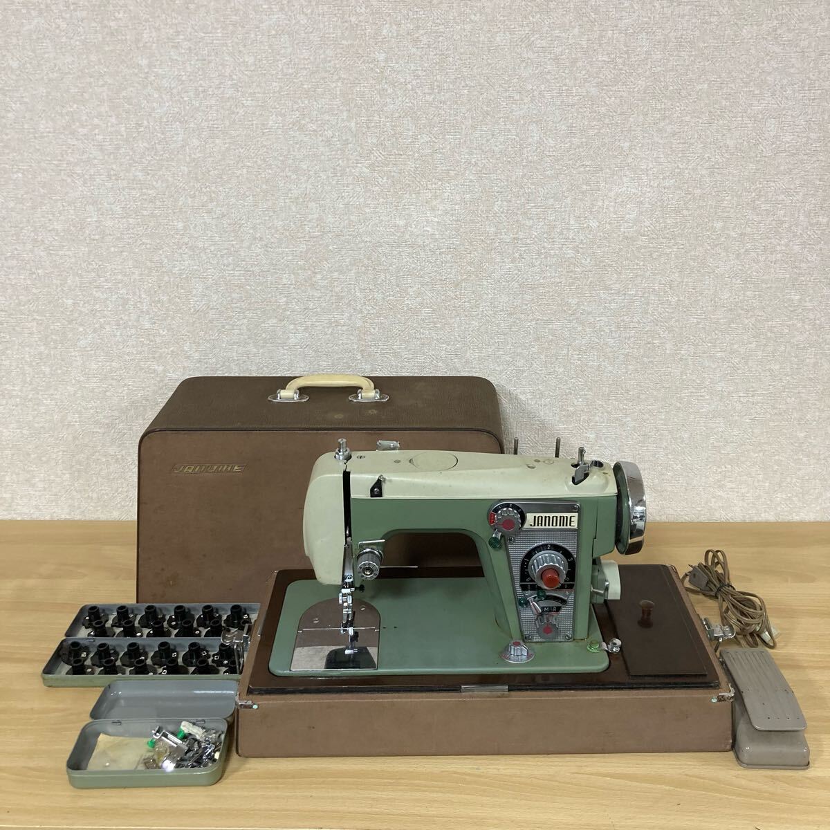 JANOME ジャノメ No. JB 144252 アンティークミシン レトロミシ JANOME ジャノメ No. JB 144252 アンティークミシン レトロミシ