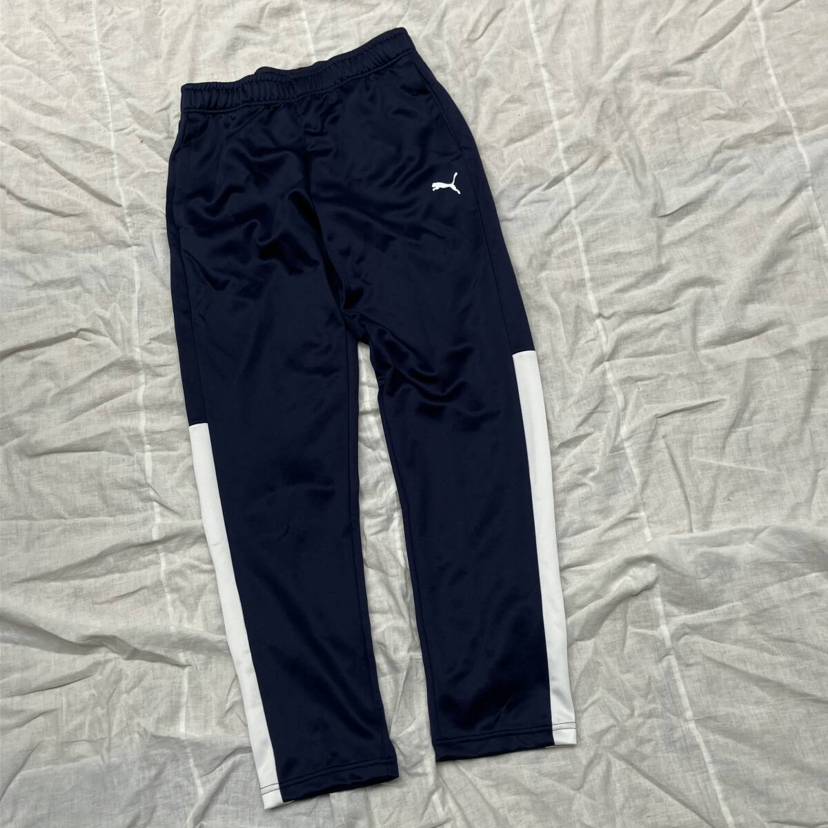 新品未使用品★puma プーマ★メンズ Mサイズ 『ESS トレーニングジャケット?パンツ』紺ネイビー ジャージ上下セット 681075/681076（06）