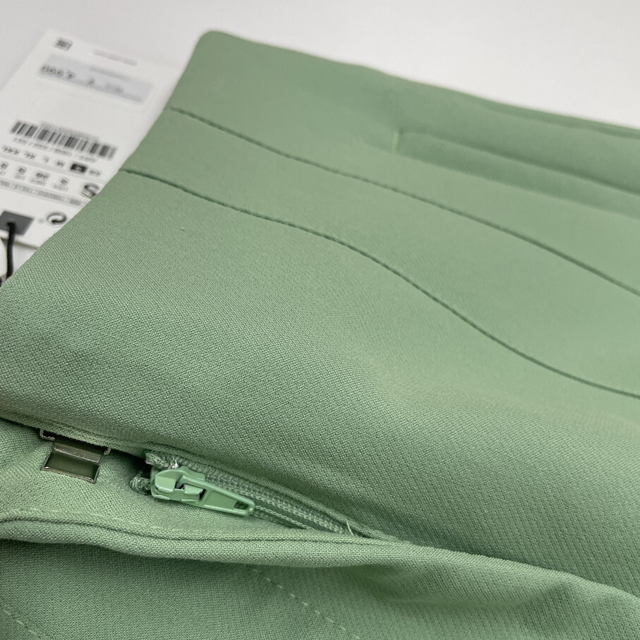 ZARA /S/ グリーン ハイウエストパンツ タグ付き レディース オフィスカジュアル ボトム 通勤 生地ストレッチ大人可愛い ホワイトロゴ ザラ
