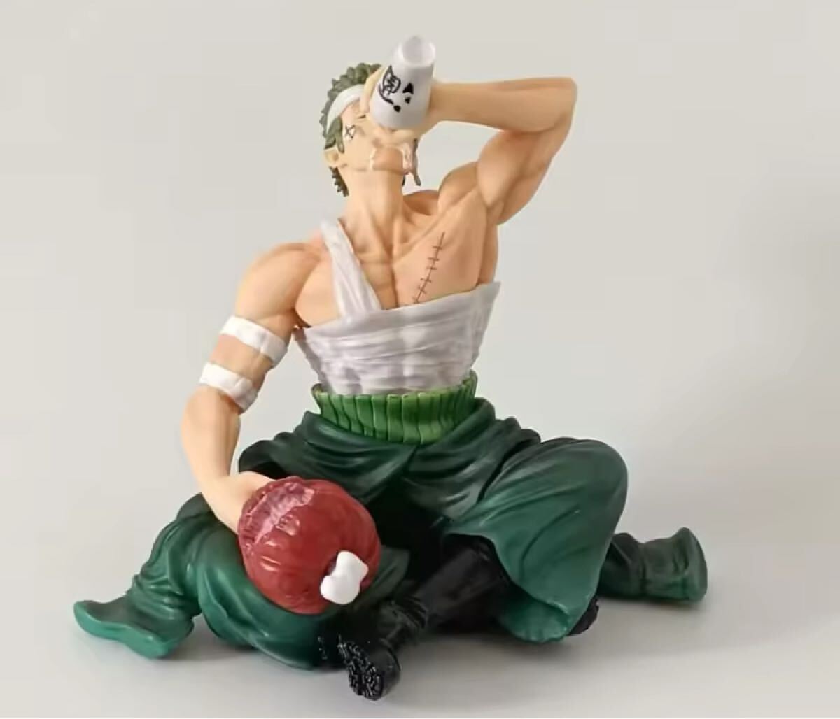 ワンピース　ロロノア?ゾロ　酒盛り　フィギュア　PVC制　15cm 新品　限定品　レア　