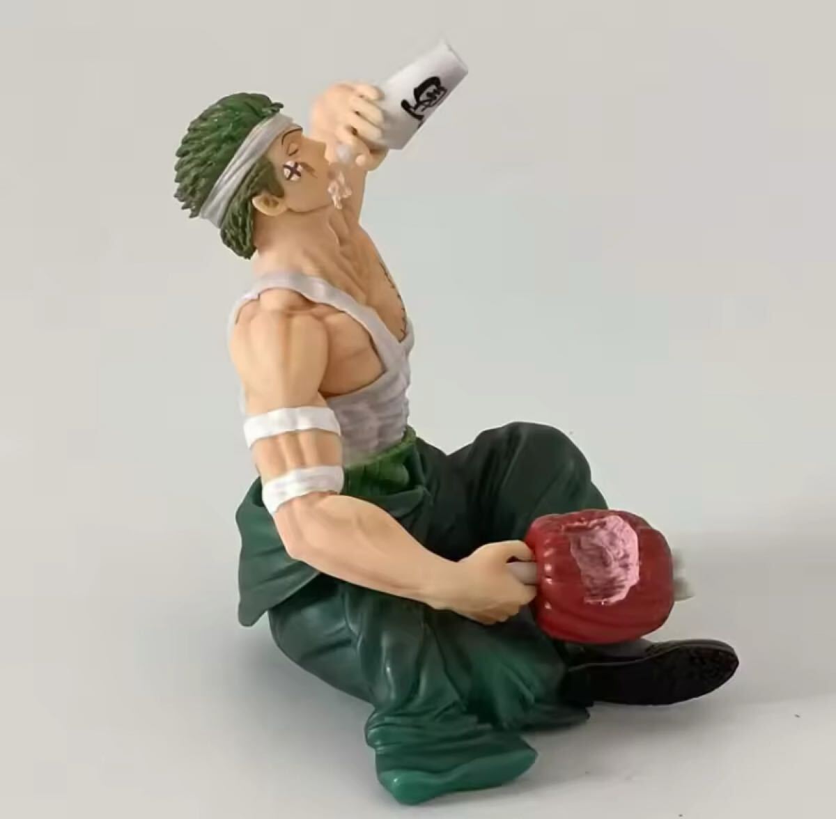 ワンピース　ロロノア?ゾロ　酒盛り　フィギュア　PVC制　15cm 新品　限定品　レア　