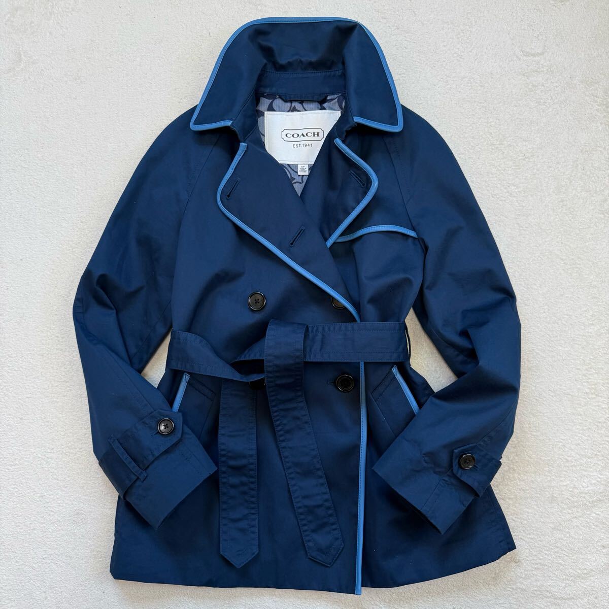 美品】COACH コーチ 圧巻の存在感 シグネチャー柄 レザー 美色 美品】COACH コーチ 圧巻の存在感 シグネチャー柄 レザー 美色