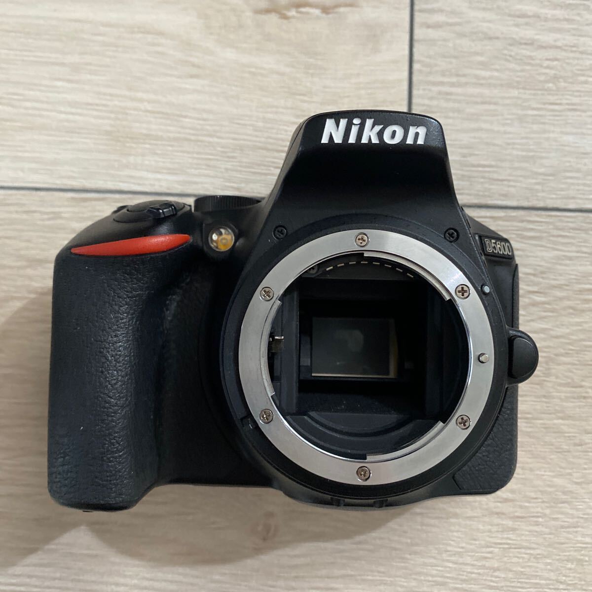 Nikon D5600 + AF-P Nikkor 18-55mm F3.5-5.6 ニコン VR レンズ Nikon D5600 + AF-P Nikkor 18-55mm F3.5-5.6 ニコン VR レンズ