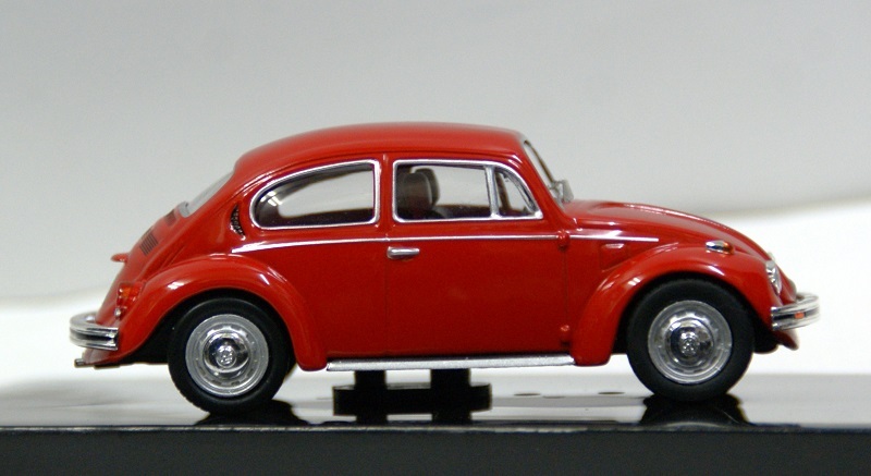 【イクソ】1/43 VW ビートル 1302 LS リムジン 1972年 レッド (限定生産 商品№ CLC334N )ダイキャスト制のミニカー