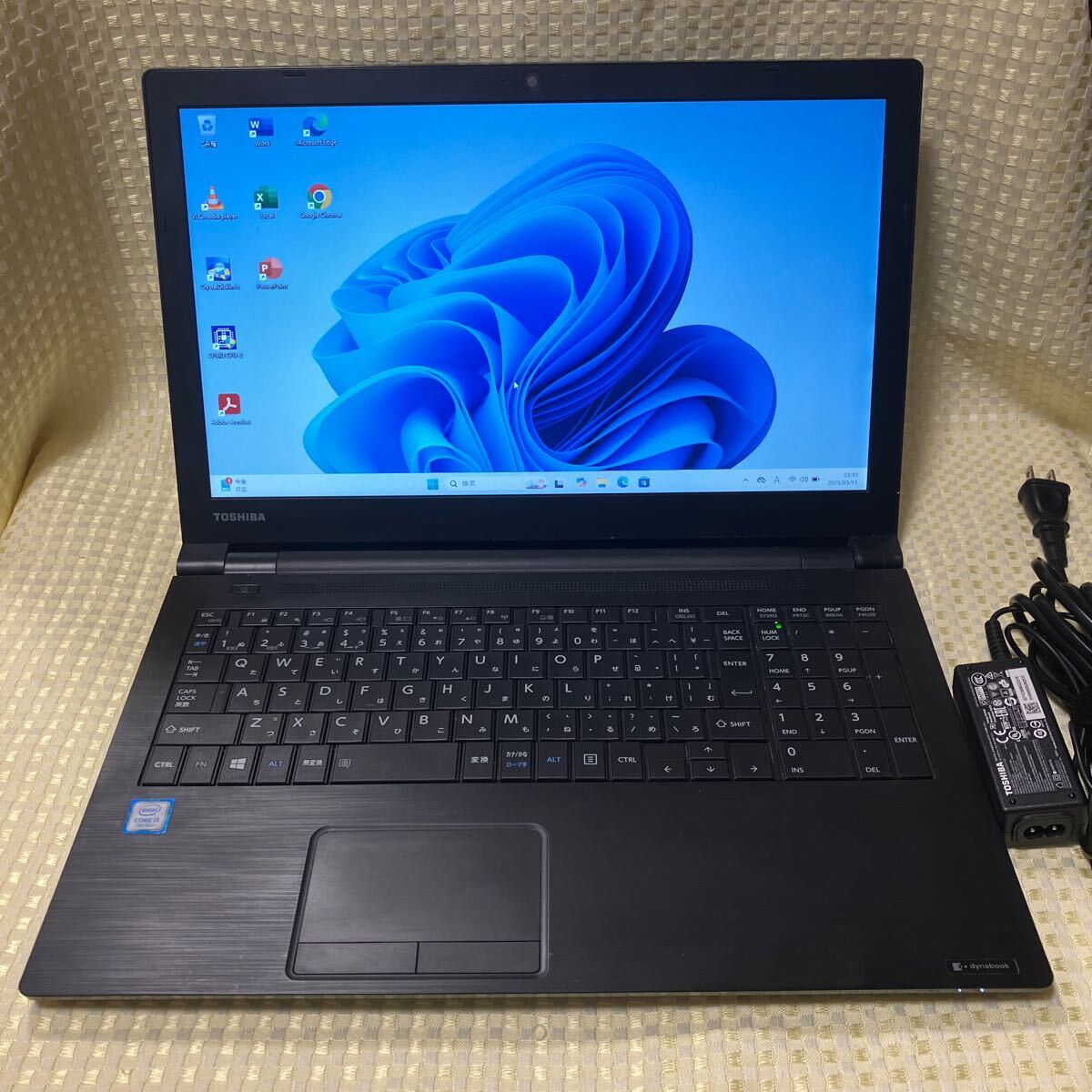 TOSHIBA Dynabook AZ35/CB第7世代Core i5-7200U メモリー8GB 新品SSD256GB Webカメラ Windows11 (24H2)Office2021 テンキー Webカメラ