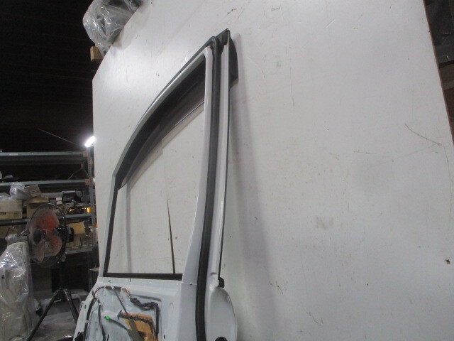 トヨタ エスクァイア ハイブリッド DAA-ZWR80G フロント右ドアパネル 070 67001-28250 ＊個人宅配送不可＊_画像8