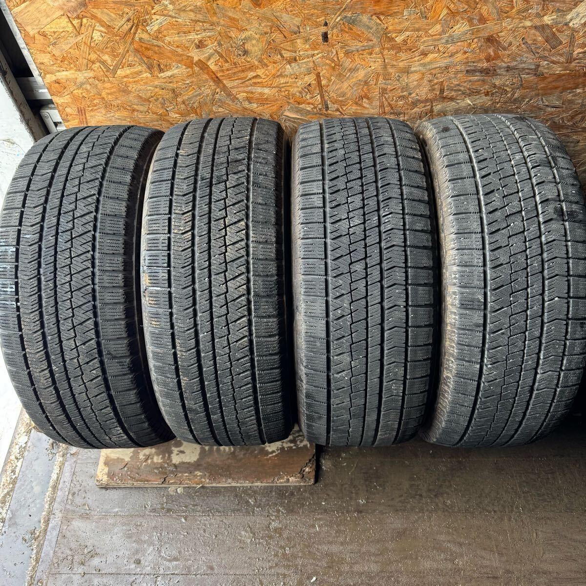 道内送料無料❗️235/50/18冬タイヤ☆ ブリヂストンVRXバリ山 道内送料無料❗️235/50/18冬タイヤ☆ ブリヂストンVRXバリ山