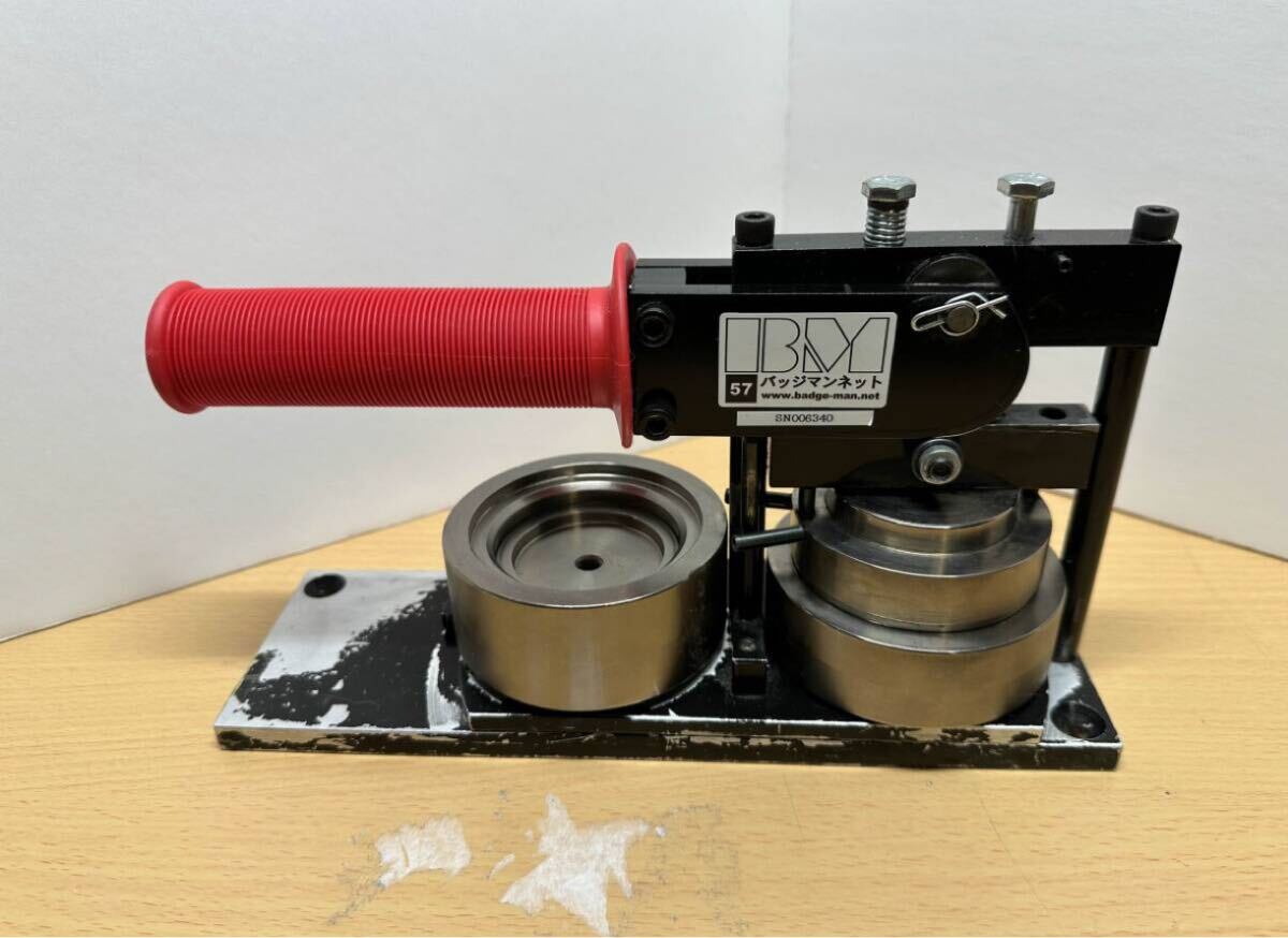 57mmサイズ缶バッジマシン中古+パーツ約200個 B|Yahoo 57mmサイズ缶バッジマシン中古+パーツ約200個 B|Yahoo