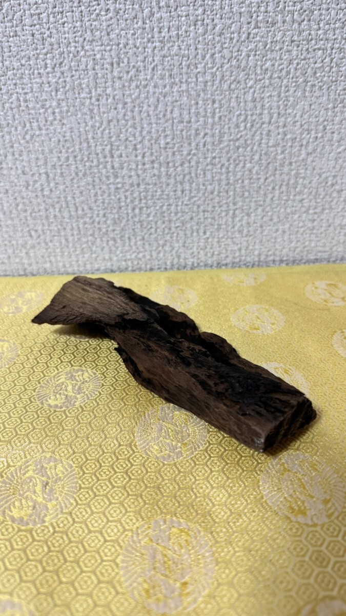 仏閣保管 六国五味【伽羅】落款印 93g 伽羅 沈香 香道具 香木 仏閣保管 六国五味【伽羅】落款印 93g 伽羅 沈香 香道具 香木