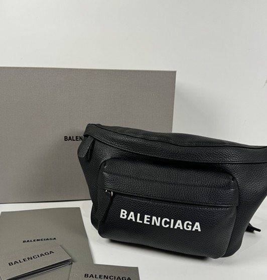 BALENCIAGA バレンシアガ ウエストポーチ ボディバッグ レザー BALENCIAGA バレンシアガ ウエストポーチ ボディバッグ レザー