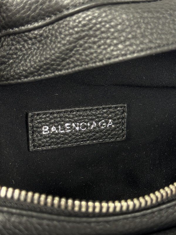 新品同様】BALENCIAGA バレンシアガ ウエストポーチ ボディ 新品同様】BALENCIAGA バレンシアガ ウエストポーチ ボディ