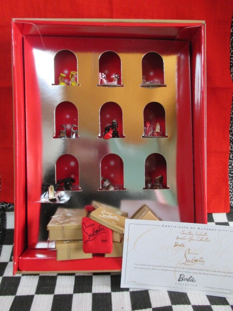 * Mattel Barbie collector Christian Louboutin Barbie Shoe Collection серебряный цвет Christian Louboutin сотрудничество Barbie размер. обувь 