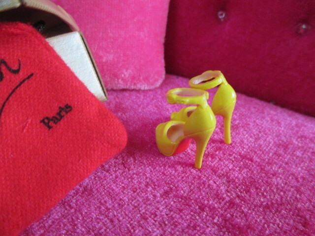 * Mattel Barbie collector Christian Louboutin Barbie Shoe Collection желтый цвет Christian Louboutin сотрудничество Barbie размер. обувь 