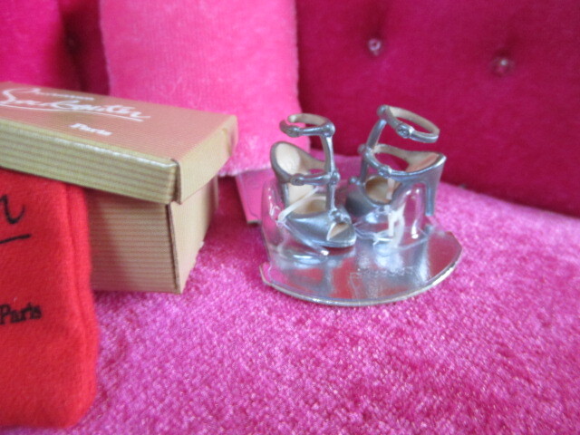 !_* Mattel Barbie collector Christian Louboutin Barbie Shoe Collection серебряный цвет Christian Louboutin сотрудничество Barbie размер. обувь 