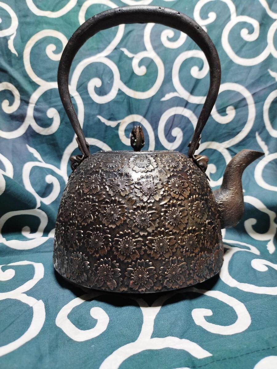 心斎 未使用 桜模様 砂鉄 南部砂鉄鉄瓶 照光堂 茶道具 南部盛岡 心斎 未使用 桜模様 砂鉄 南部砂鉄鉄瓶 照光堂 茶道具 南部盛岡