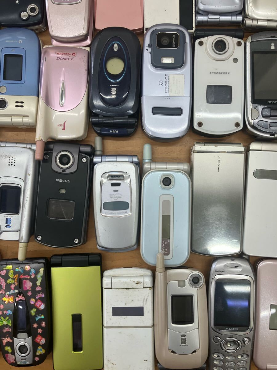 携帯電話 ジャンク まとめて 100台以上 携帯 ガラケー 部品取り大量 当時物 携帯 ガラケー ケータイ まとめて 大量 135台以上 ジャンク