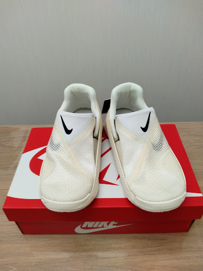 ナイキ Nike ゴー フライイーズ W Go FlyEase ペールアイボリー DR5540-105　23.5cm