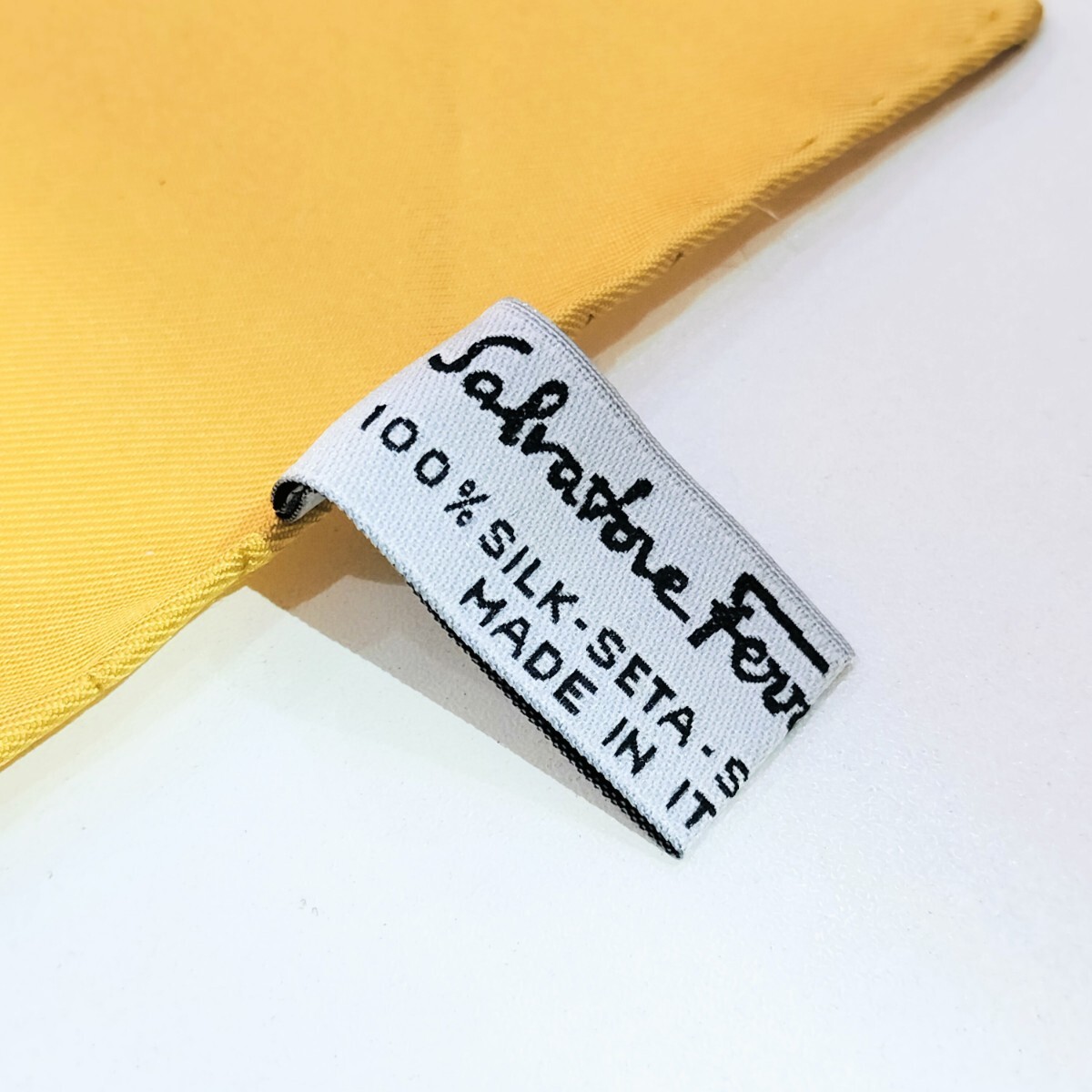 美品】Salvatore Ferragamo サルヴァトーレフェラガモ スカーフ 美品】Salvatore Ferragamo サルヴァトーレフェラガモ スカーフ