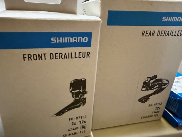 新品 シマノ 105Di2 R7170 グループセット 12速 箱入り BB 新品 シマノ 105Di2 R7170 グループセット 12速 箱入り BB