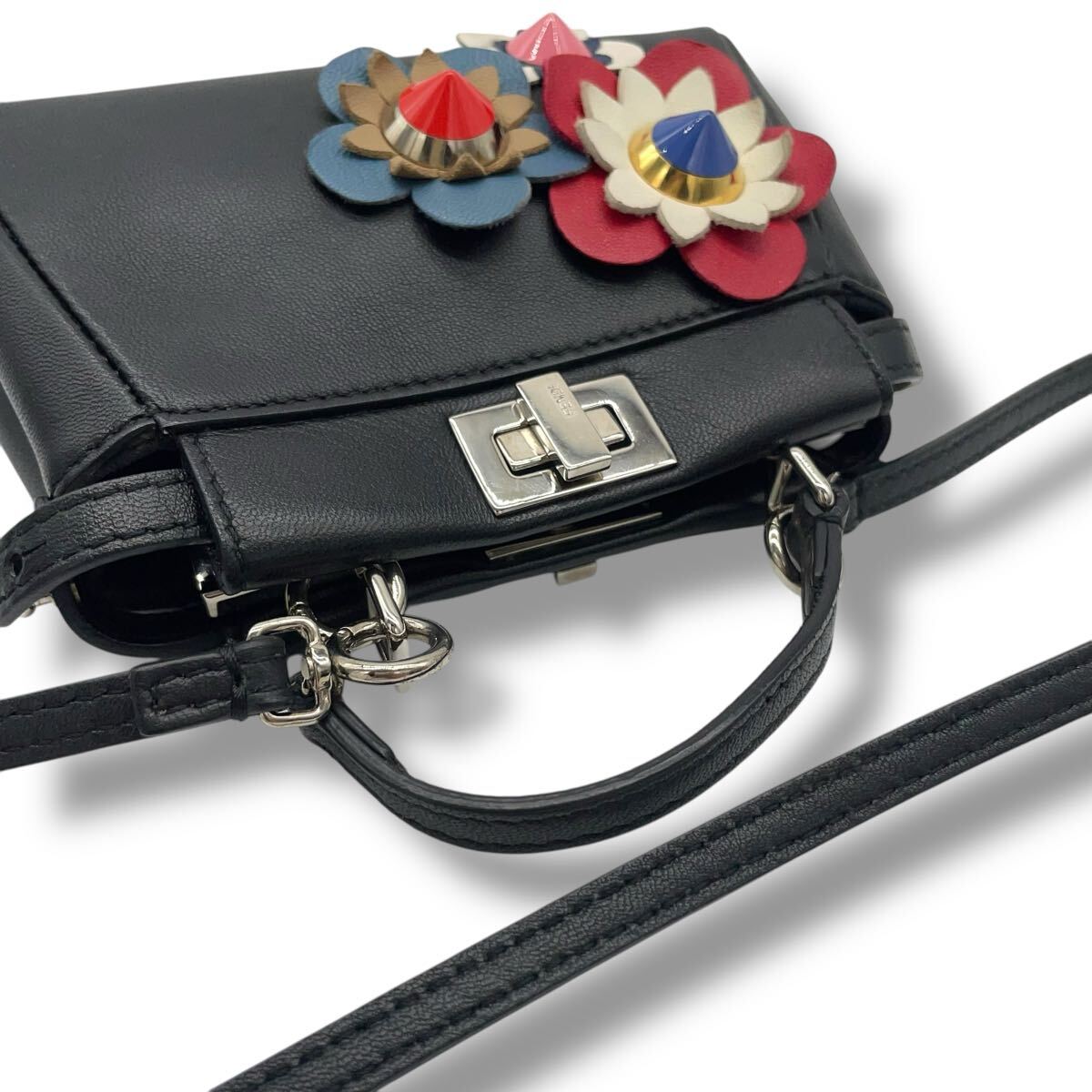 1円【美品】フェンディ FENDI ピーカブー ミニショルダーバッグ 1円【美品】フェンディ FENDI ピーカブー ミニショルダーバッグ