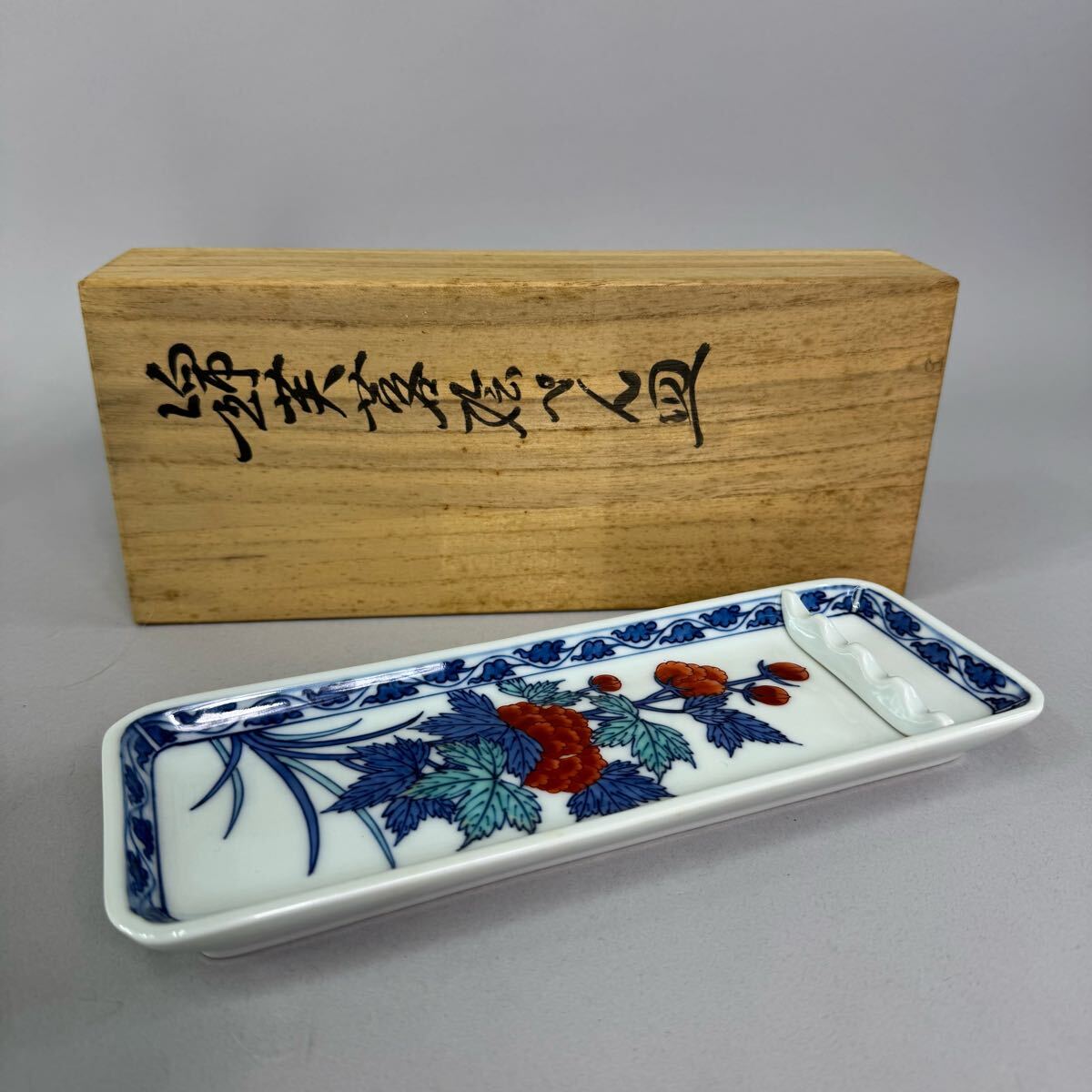 有田焼 13代 今泉今右衛門 錦 芙蓉絵 花図 長皿 角皿 ペン皿 筆 有田焼 13代 今泉今右衛門 錦 芙蓉絵 花図 長皿 角皿 ペン皿 筆