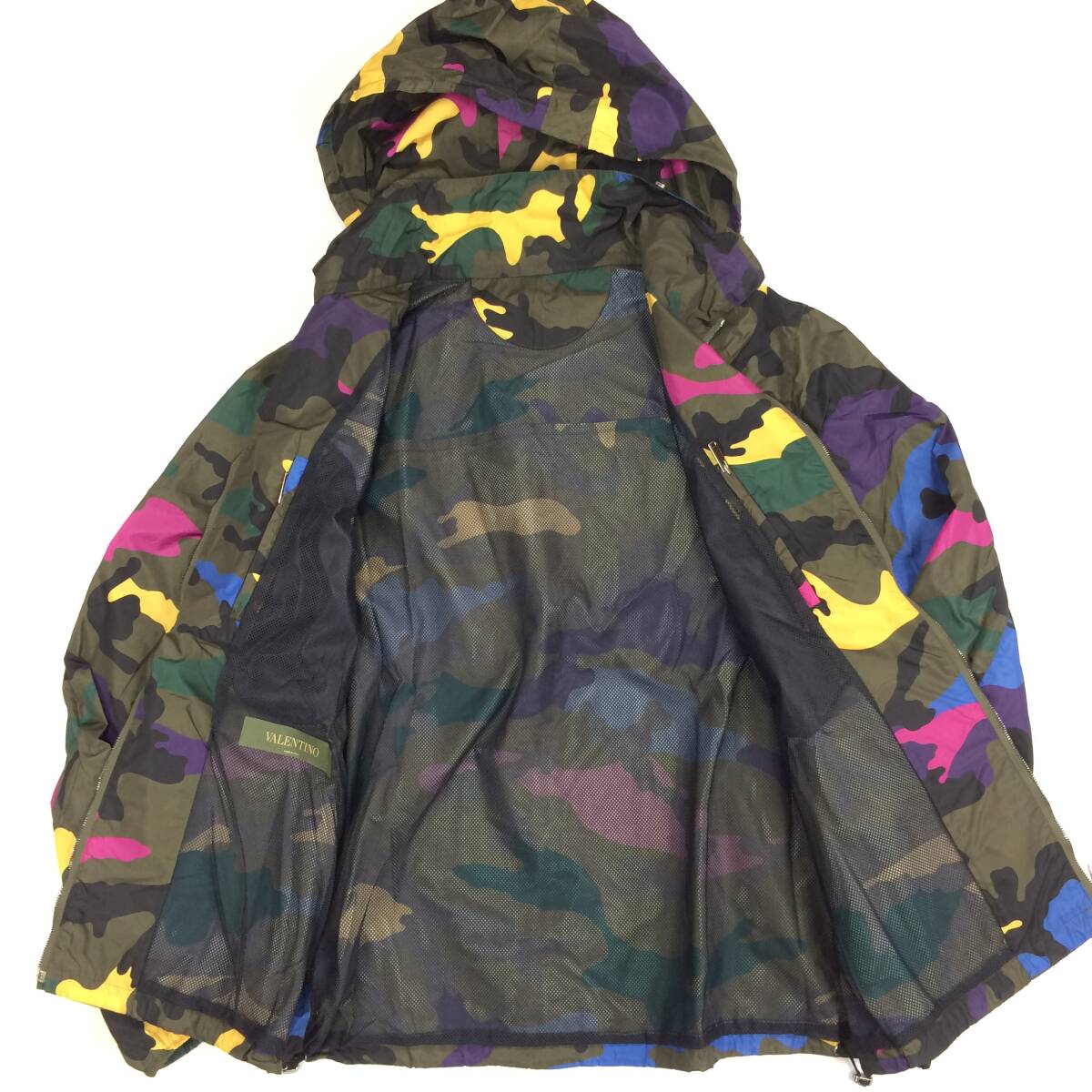 美品!VALENTINO ヴァレンティノ アウトドアにも重宝 梅雨対応 美品!VALENTINO ヴァレンティノ アウトドアにも重宝 梅雨対応