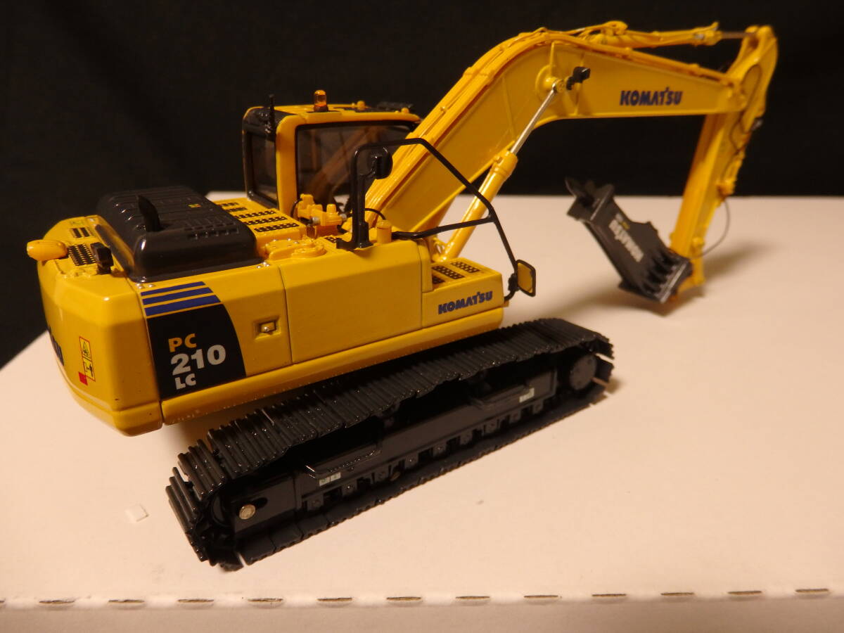 ユニバーサルホビー 1/50 コマツ PC210 LC-11 油圧ショベル ユニバーサルホビー 1/50 コマツ PC210 LC-11 油圧ショベル