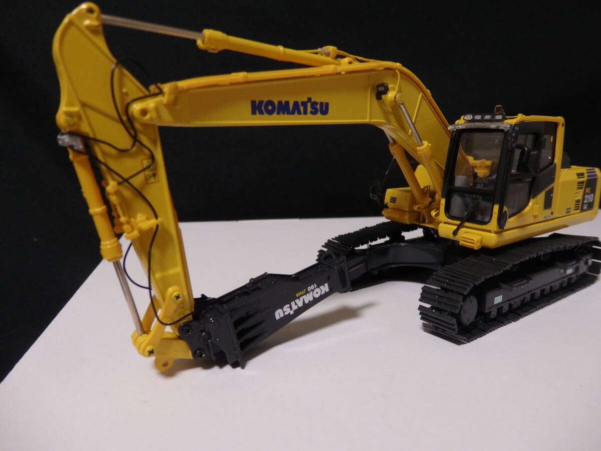 ユニバーサルホビー 1/50 コマツ PC210 LC-11 油圧ショベル ユニバーサルホビー 1/50 コマツ PC210 LC-11 油圧ショベル