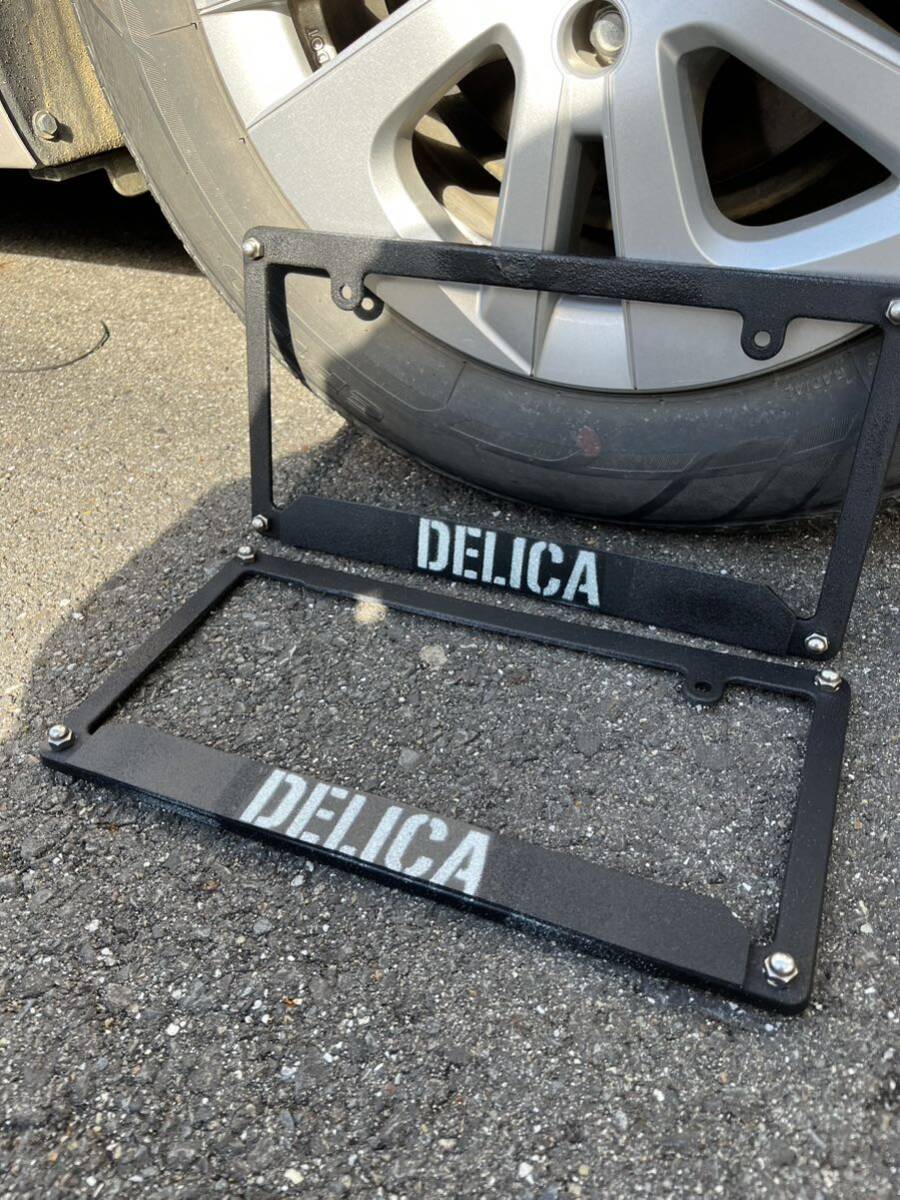三菱　デリカD5 デリカミニ　ナンバーフレーム枠　車種名入りナンバーフレーム_画像2
