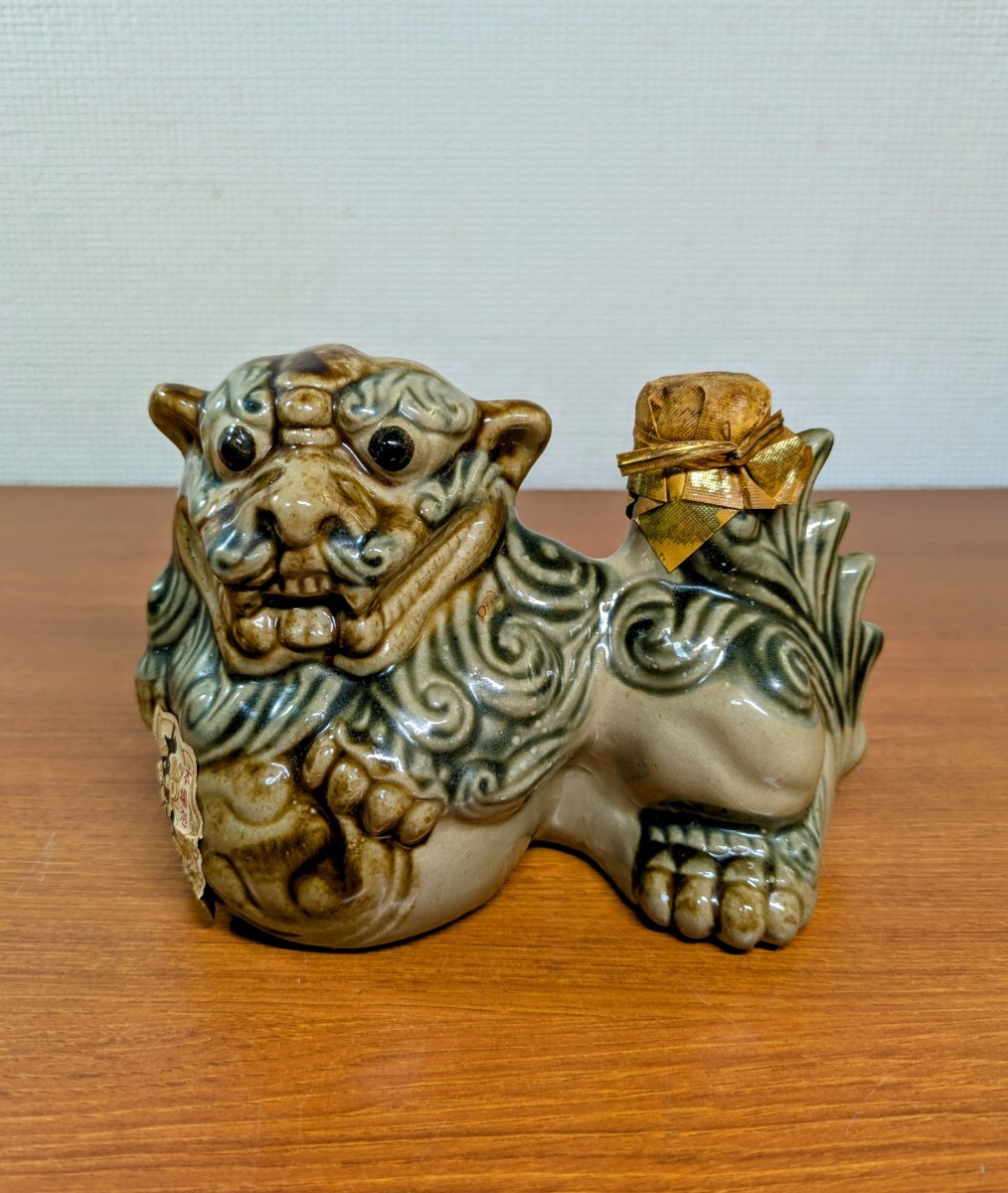『ヘリオス酒造 本場泡盛 壽 玉獅子陶器ボトル』未開栓。長期保管品。