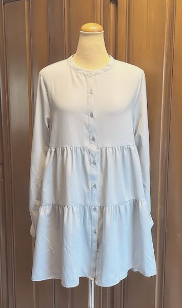 最終価格★GLACIER グラシア・ハニーズ★ティアード・ギャザーフレア・バンドカラー・ブラウス・ライトブルーグレー・Mサイズ★美品_画像1