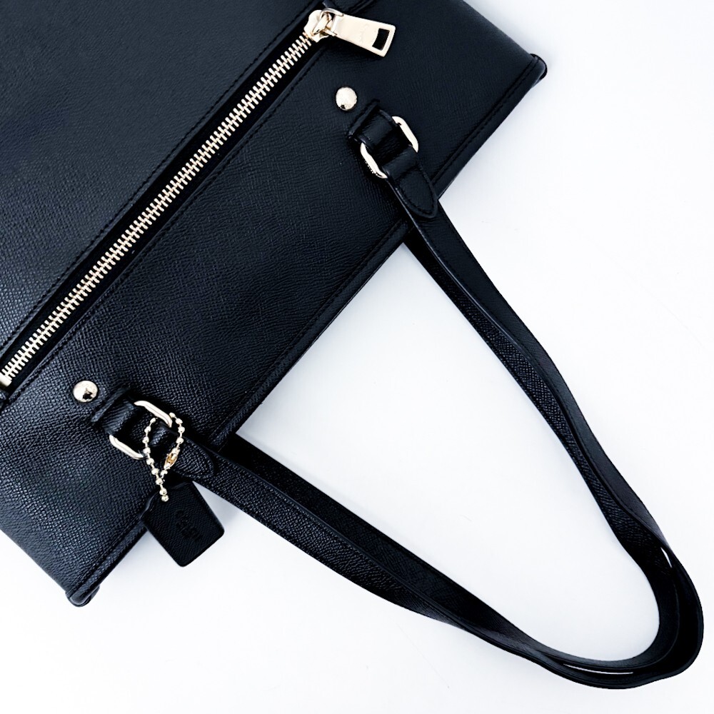 【人気商品】 1円□未使用級□COACH トートバッグ チャーム ロゴ金具 コーチ バッグ