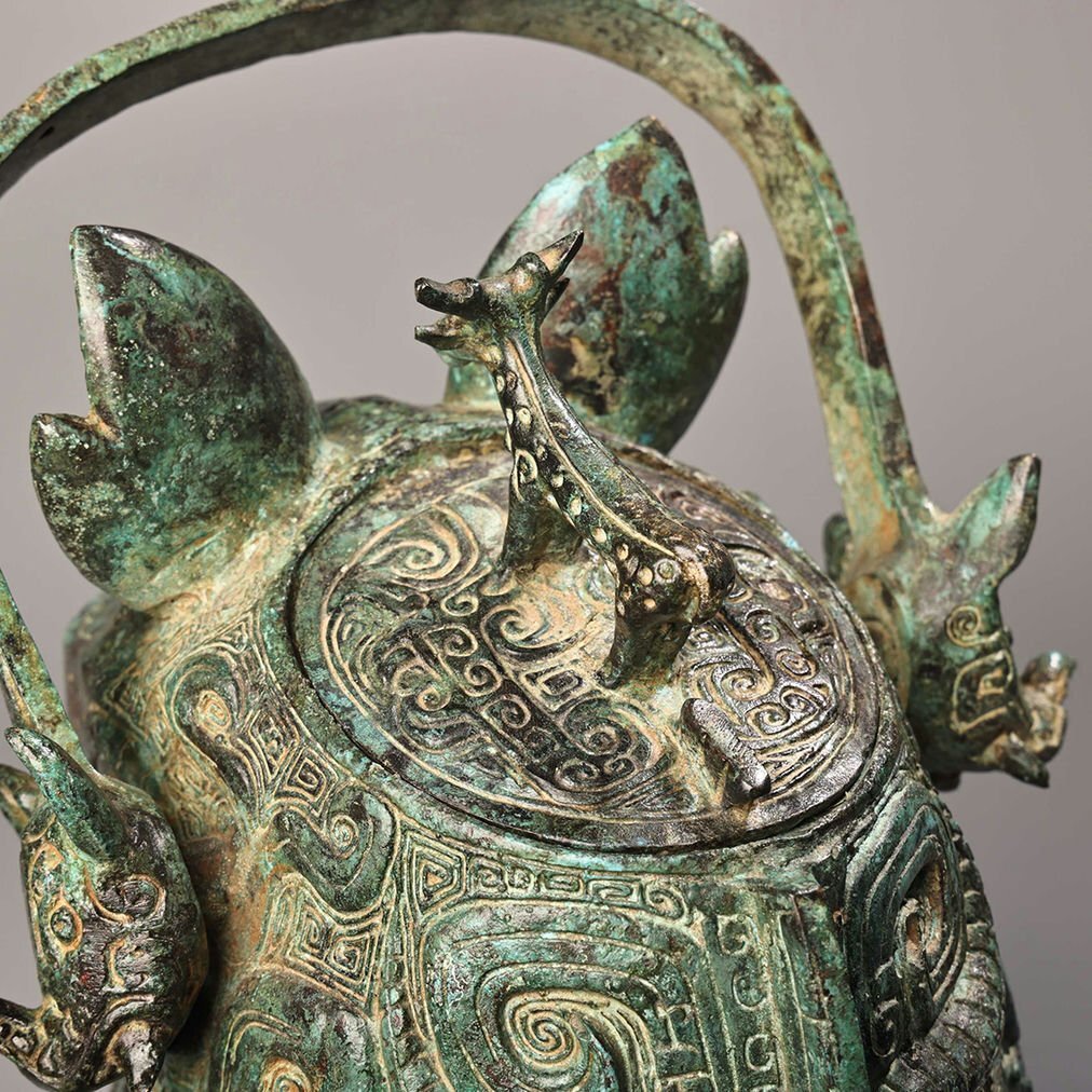 □観心・時代旧蔵□B2449戦漢時代 青銅器 青銅提梁抱娃獣壺 細密 □観心・時代旧蔵□B2449戦漢時代 青銅器 青銅提梁抱娃獣壺 細密
