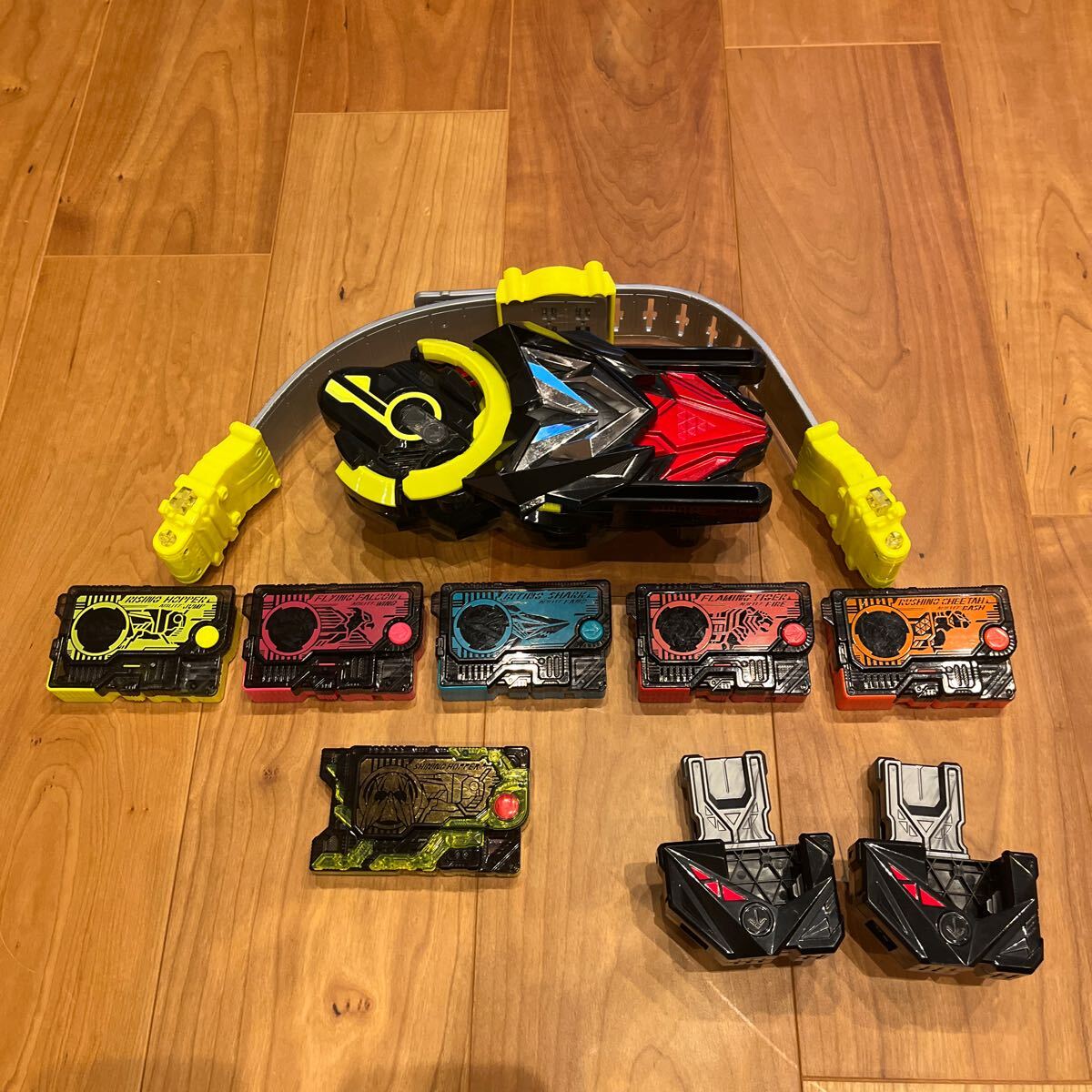 DX飛電ゼロワンドライバー プログライズキー6個 ホルダーセット DX飛電ゼロワンドライバー プログライズキー6個 ホルダーセット