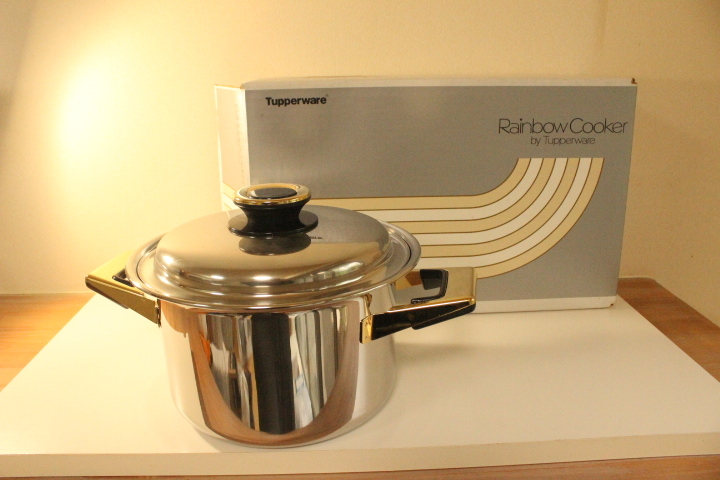 未使用品 Tupperware Rainbow Cooker レインボークッカー 19cm 未使用品 Tupperware Rainbow Cooker レインボークッカー 19cm