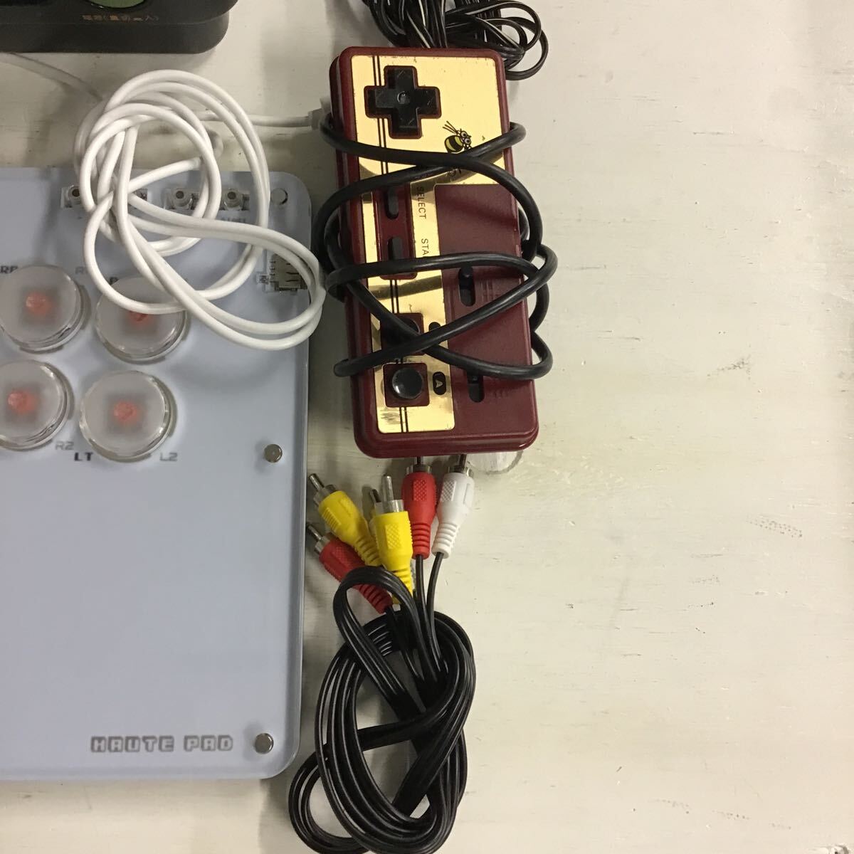 24【ジャンク品】 Nintendo ファミリーコンピュータ HAUTE 42 24【ジャンク品】 Nintendo ファミリーコンピュータ HAUTE 42