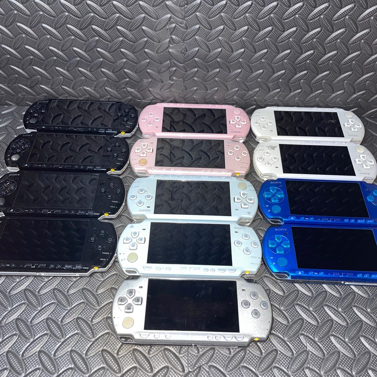 025 PSP 本体 13台まとめ PSP-3000(9台)PSP-2000(4台)ソニー 025 PSP 本体 13台まとめ PSP-3000(9台)PSP-2000(4台)ソニー