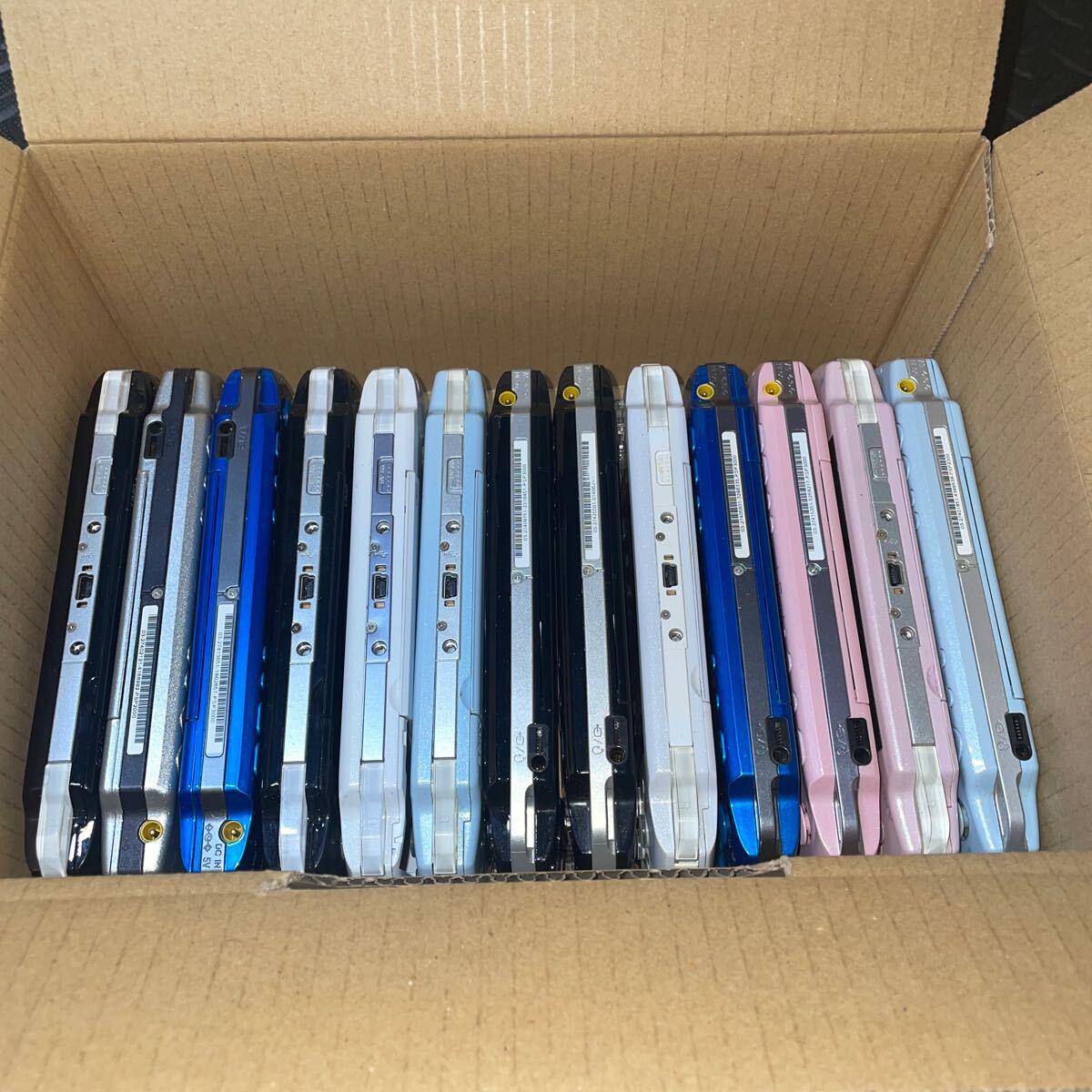 025 PSP 本体 13台まとめ PSP-3000(9台)PSP-2000(4台)ソニー 025 PSP 本体 13台まとめ PSP-3000(9台)PSP-2000(4台)ソニー