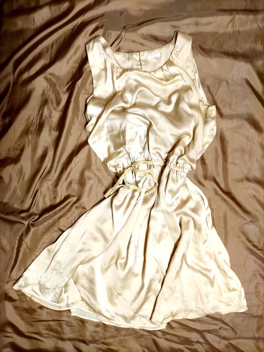 メンズ様 女裝 大きめサテンワンピース フォーマルドレス シャンパンゴールド 光沢 つるつるぴかぴか とろとろ 愛用 清楚 女子アナ 発表會