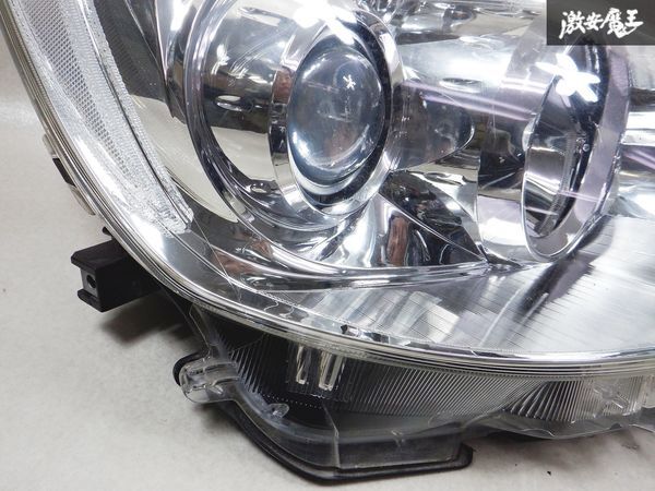 良品【業(yè)者出品】 トヨタ純正 NHP10 アクア 前期 ハロゲン 右 ヘッドライト 右側(cè) / 運(yùn)転席 ヘッドランプ 52-244 印字K /激安魔王 棚