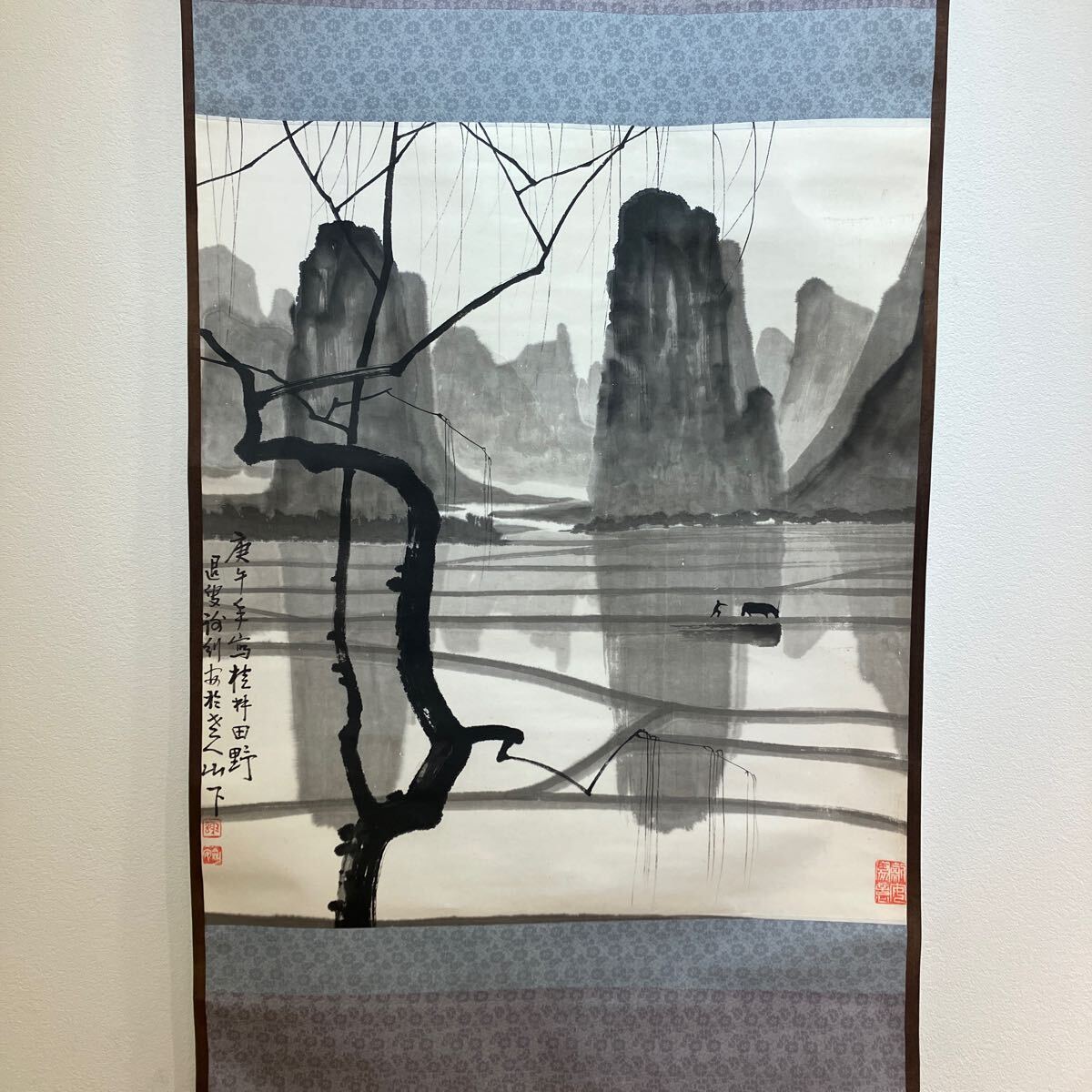 6251 【模写】掛軸 中国書画 謝剣安 水墨画 桂林田野 古玩 (掛軸 6251 【模写】掛軸 中国書画 謝剣安 水墨画 桂林田野 古玩 (掛軸