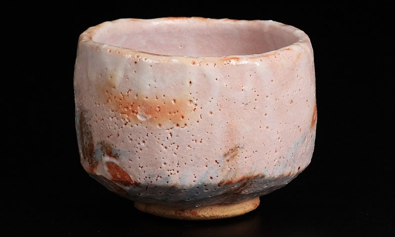 荒川豊蔵 】最上位作 志野茶碗 名碗! 人間国宝 共箱 保証 15883 荒川豊蔵 】最上位作 志野茶碗 名碗! 人間国宝 共箱 保証 15883