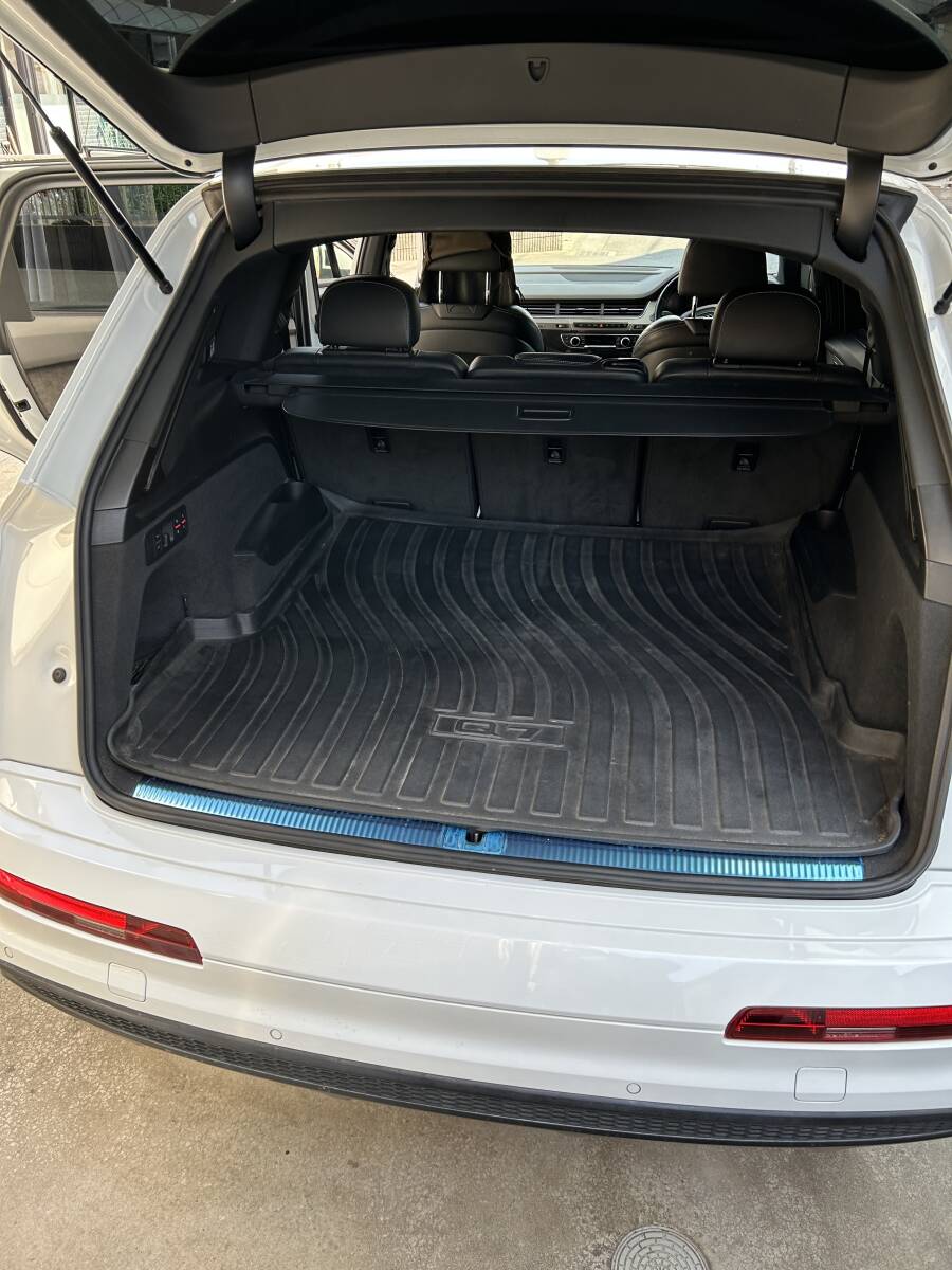 アウディ Q7 マット　フロアマット　ラゲッジマット トランクマット 防水防汚 耐摩擦 カーゴマット　リアマット　